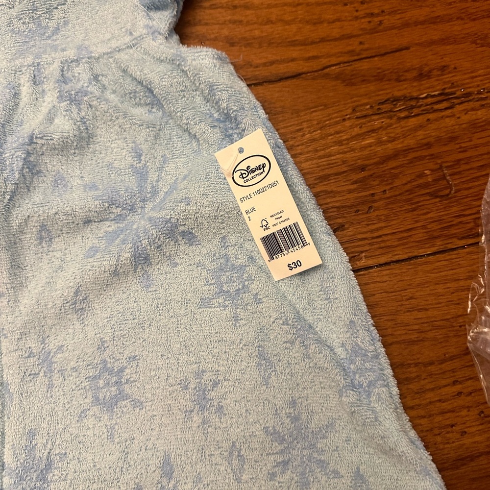 Girls 2T terry cloth hooded robe.  NWT